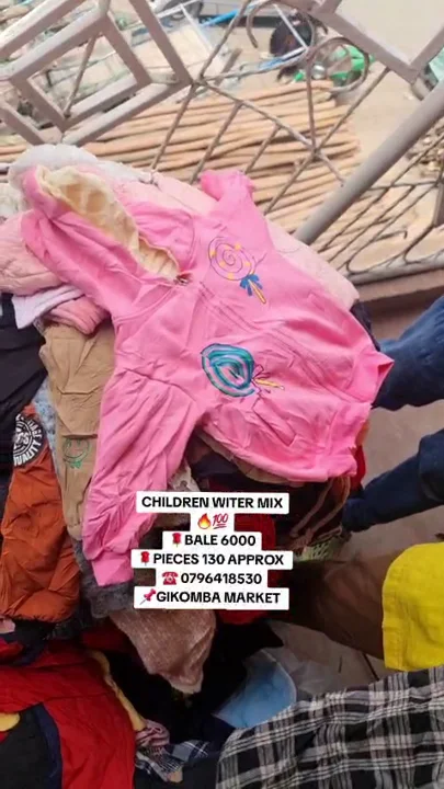 Kids’ clothes stock